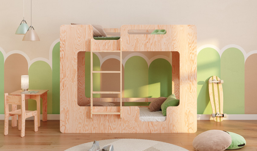 Drewniane łóżko piętrowe z barierkami na górnym i dolnym łóżku oraz drabinką po lewej stronie w kolorze naturalnego drewna